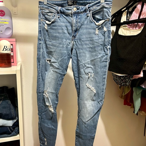 Abercrombie & Fitch Women's Light Blue Ankle Jeans - Picture 2 of 3